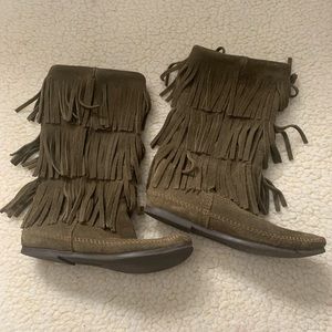 Minnetonka 3 layer fringe boot